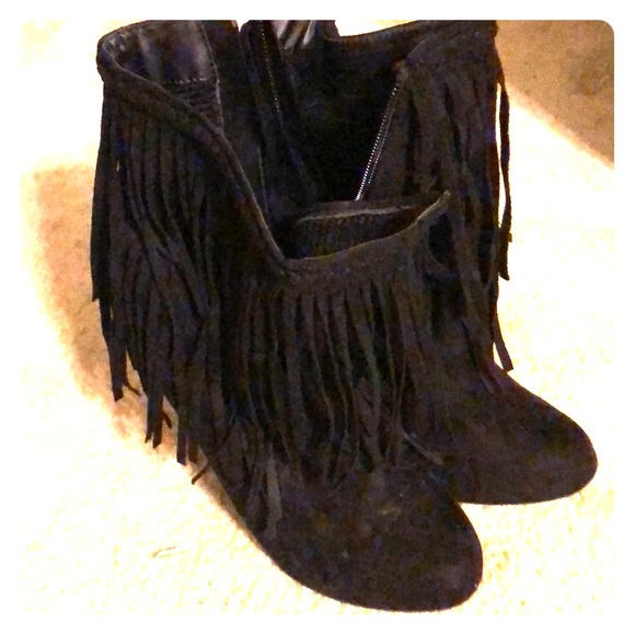 Breckelles Shoes - Black fringe booties size 7